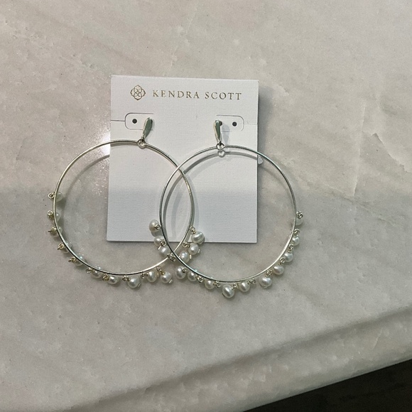 Kendra Scott Hilty Silver Hoops with pearls - Picture 3 of 4